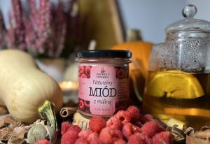 Miód z maliną – połączenie naturalnej słodyczy i owocowego smaku.