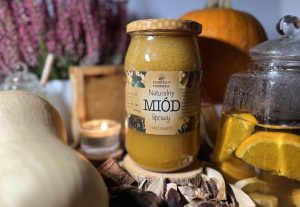 Naturalny miód lipowy o złocistej barwie i intensywnym aromacie – idealny na odporność i przeziębienia.