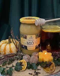 Naturalny miód wielokwiatowy – harmonijny smak i bogata konsystencja.